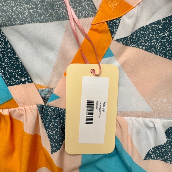 Entro Geometric Ruffle Sleeve Blouse - Picture 4 of 5